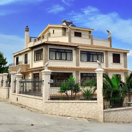 Nicole Bed & Breakfast 3*